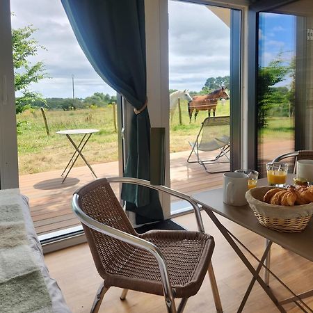 Gites & Tiny Houses Les Hauts De Toulvern Baden Room photo
