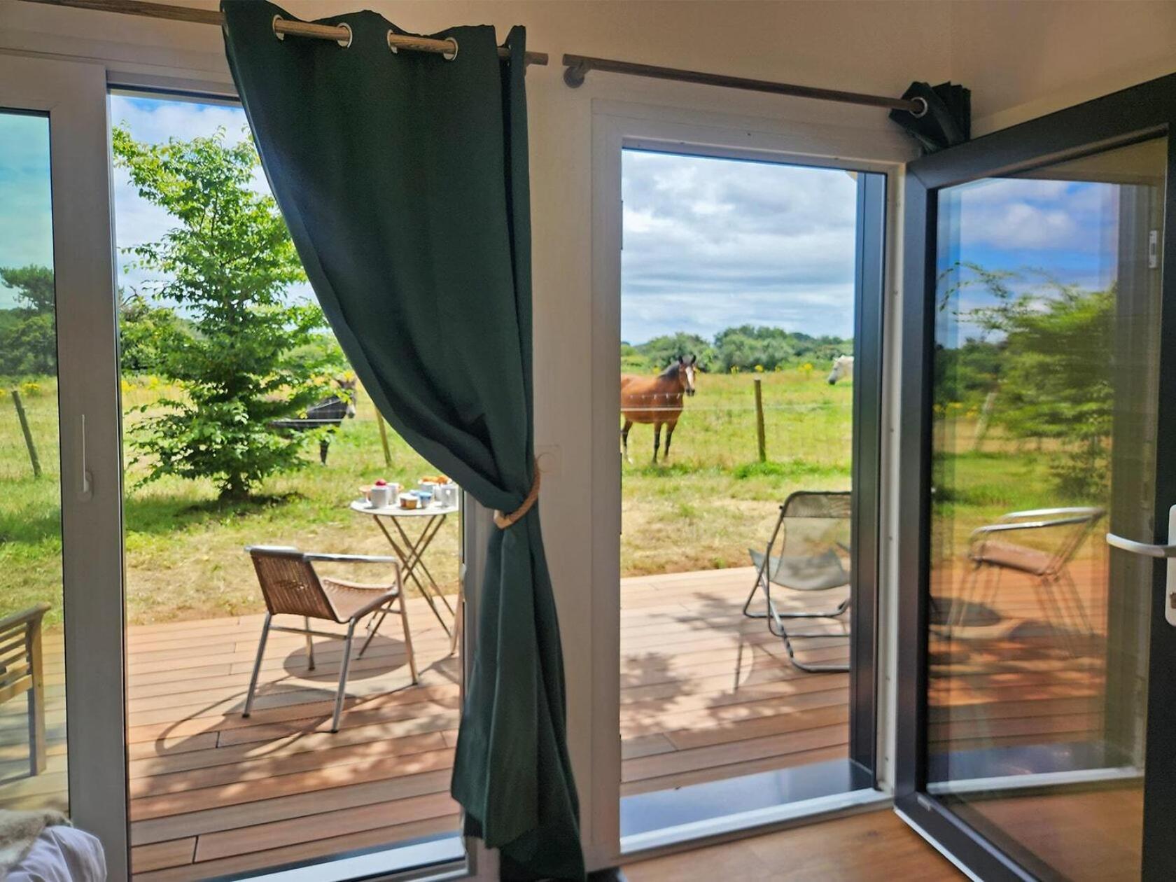 Gites & Tiny Houses Les Hauts De Toulvern Baden Room photo