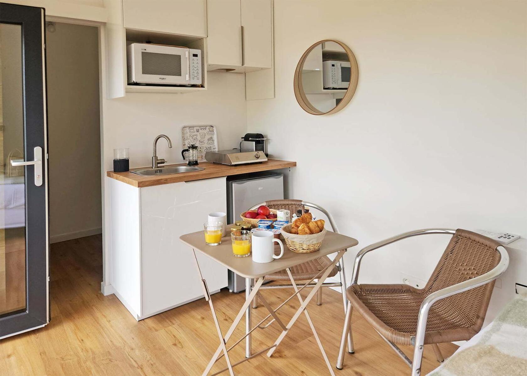 Gites & Tiny Houses Les Hauts De Toulvern Baden Room photo